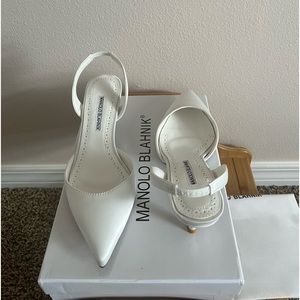 Carolyne Bridal 50 satin slingback pumps + cute dust bag